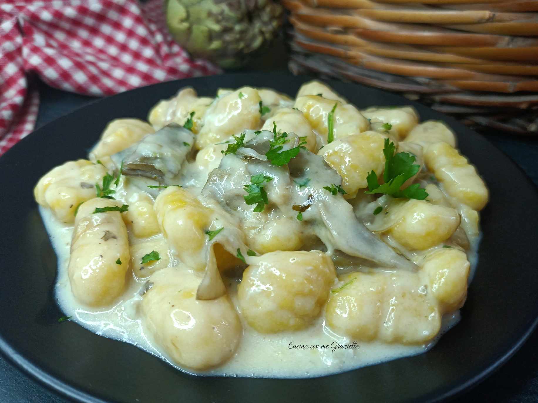 Gnocchi di patate allo zafferano con carciofi