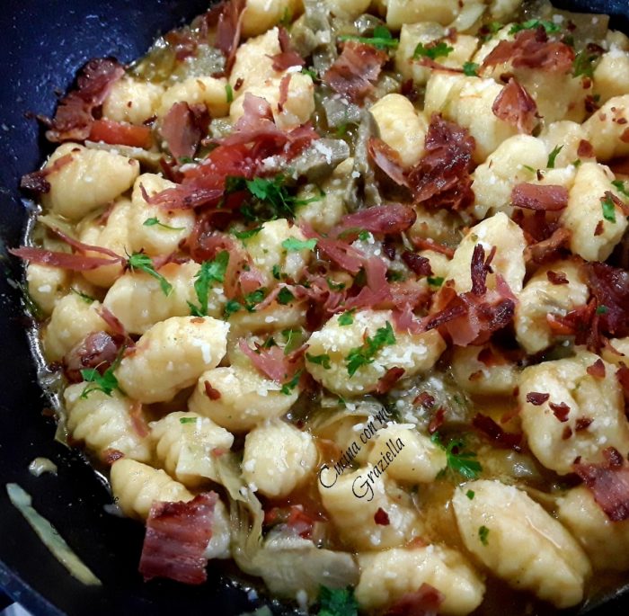 Gnocchi di ricotta con carciofi e speck 