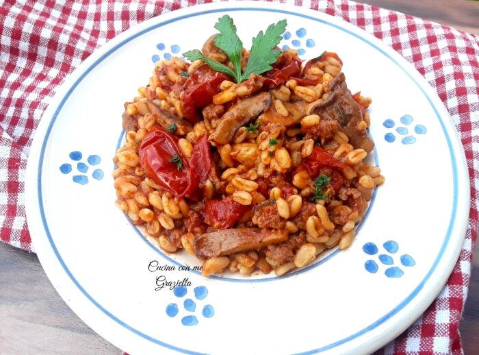 Grano funghi e salsiccia