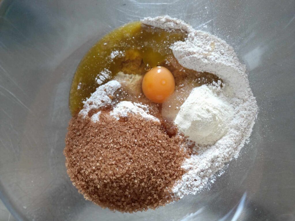 farina integrale, semola rimacinata, olio extravergine di oliva, zucchero di canna,  uova.