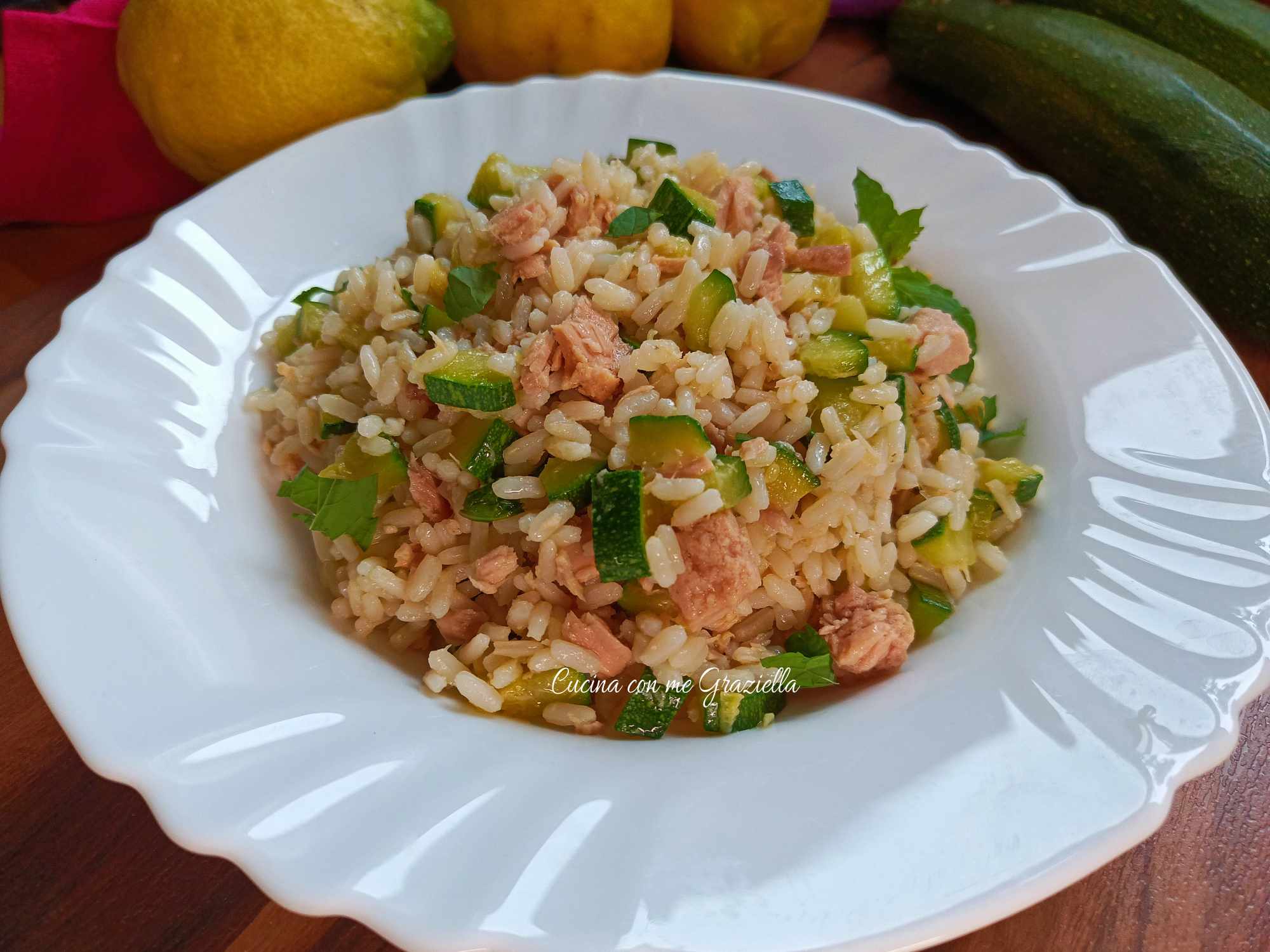 Insalata di riso con zucchine tonno e limone