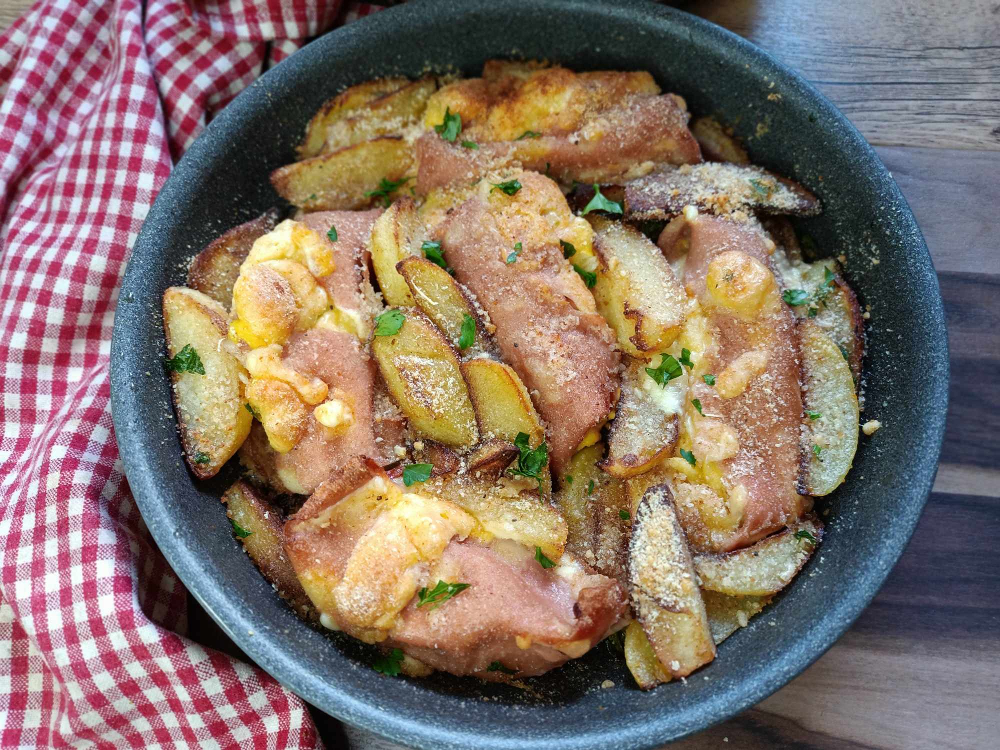 Involtini di mortadella con le patate al forno