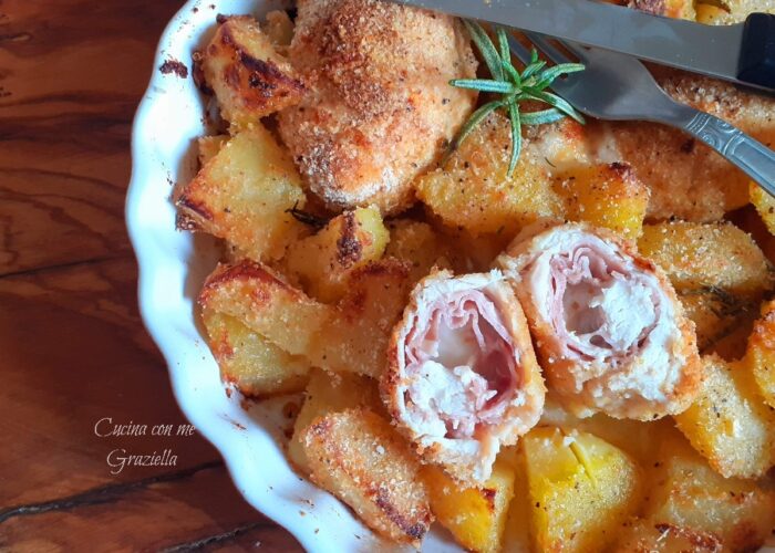 Involtini di pollo speck e mozzarella con le patate al forno