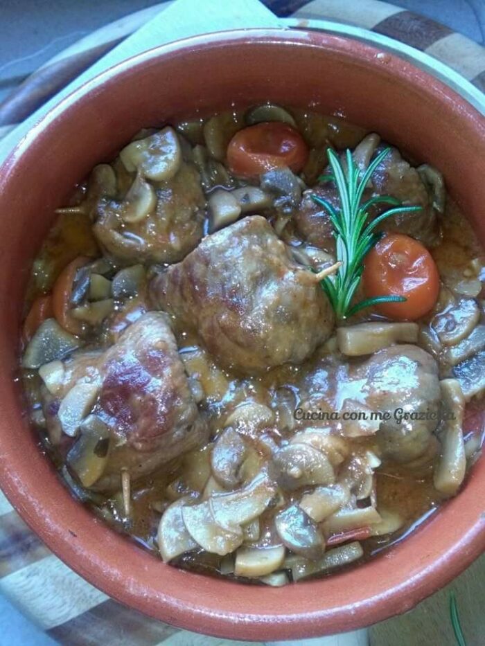 Involtini in umido ai funghi