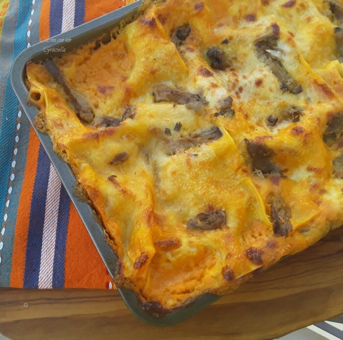 Lasagna zucca funghi e speck