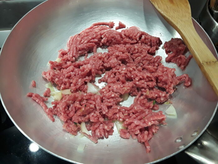 Macinato di carne rosolatura in padella