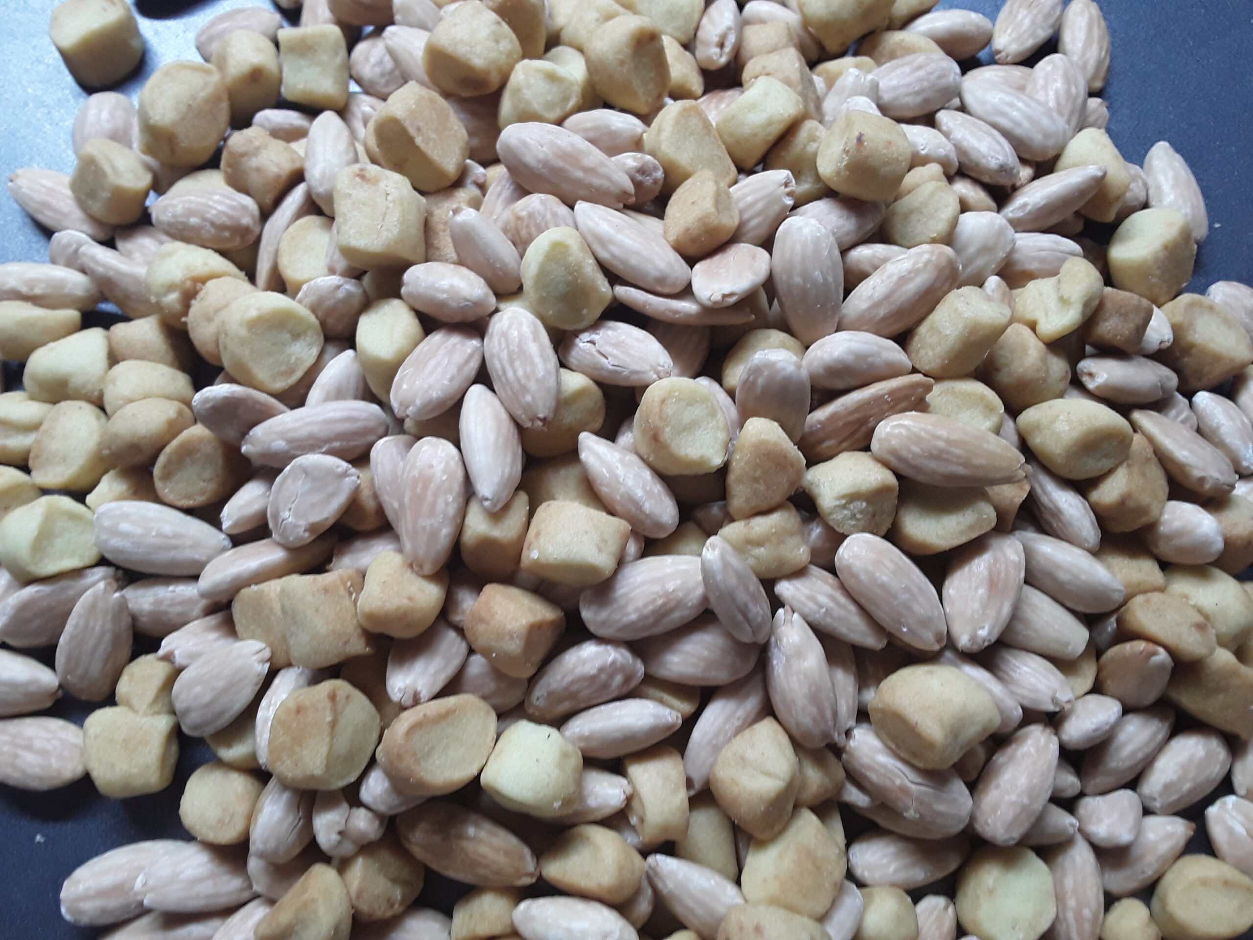 Mandorle e pasta taralli