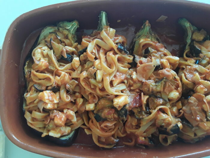 Melanzane ripiene di pasta teglia Melanzane ripiene di pasta teglia