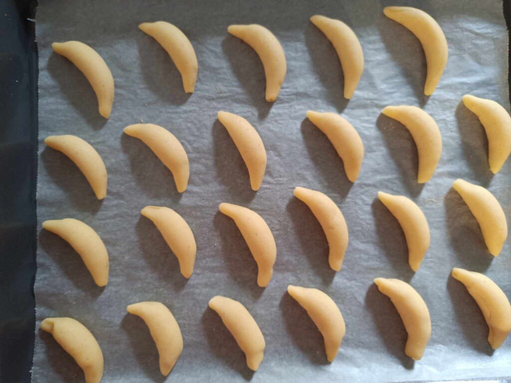 mezza luna pasta frolla su teglia