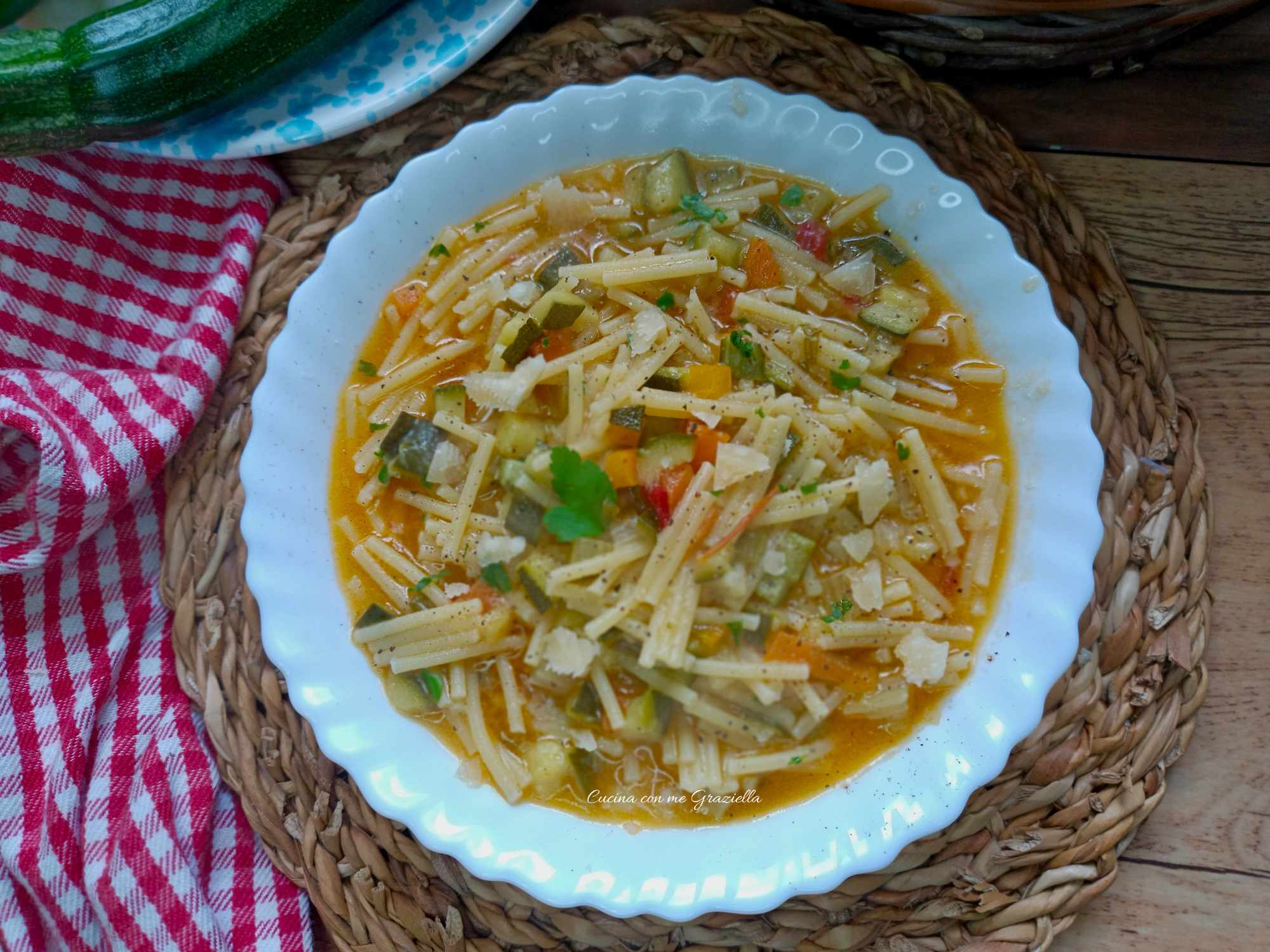 Minestra di pasta e zucchine