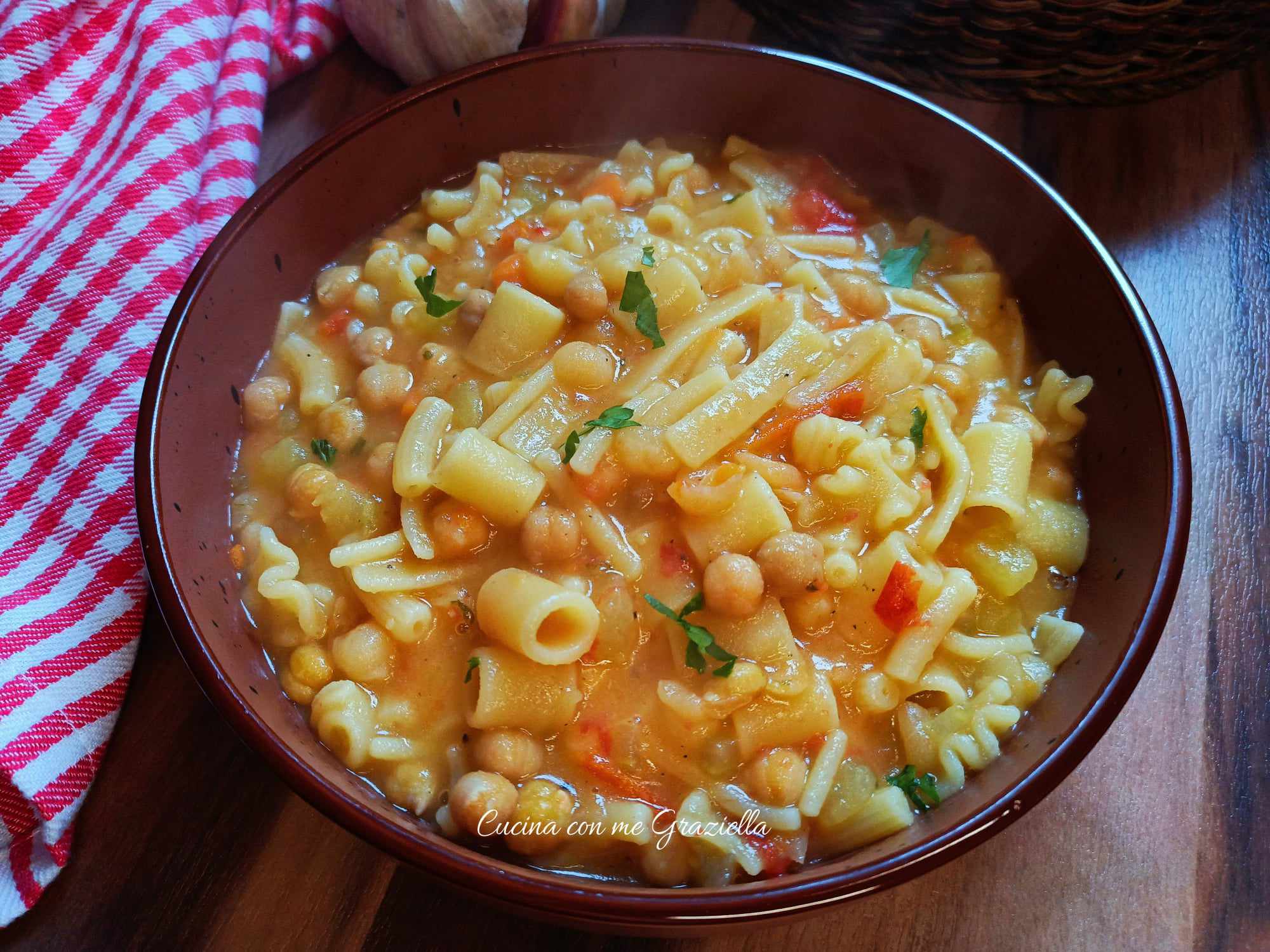 Minestra di pasta patate e ceci