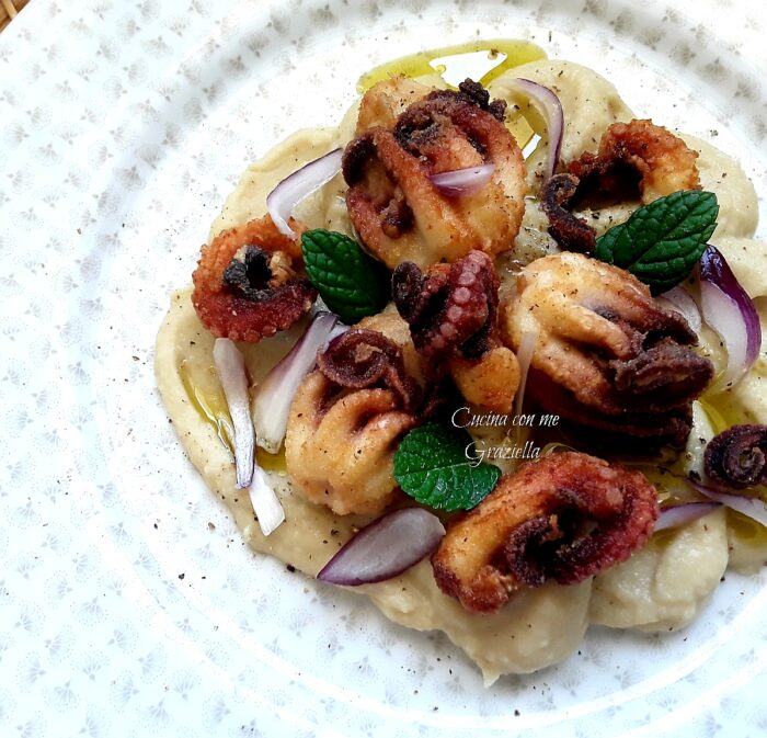 Moscardini fritti su purea di fave