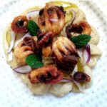 Moscardini fritti su purea di fave