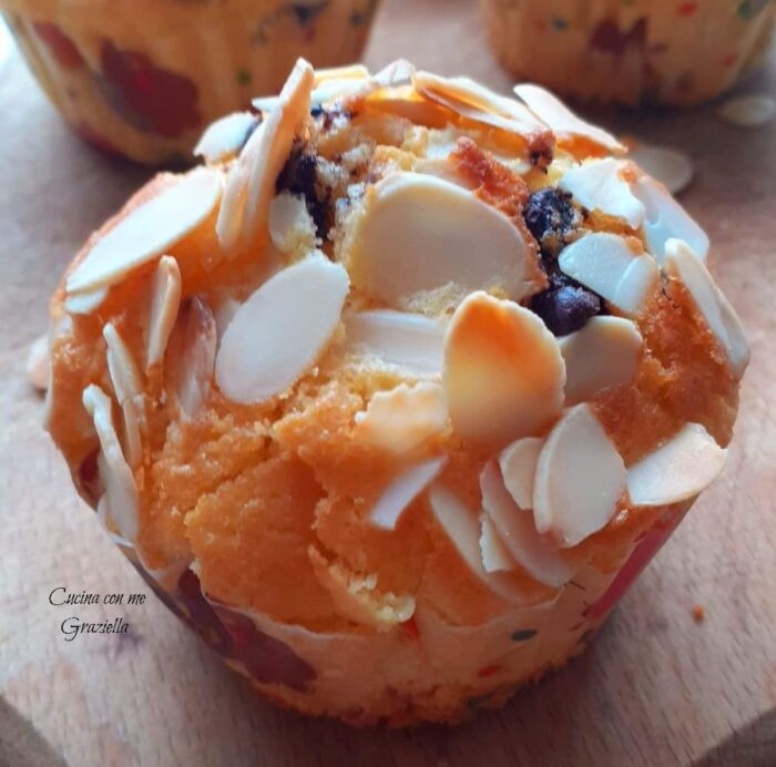 Muffin all'arancia gocce di cioccolato e mandorle