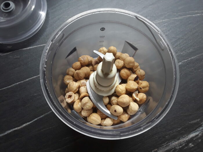 nocciole nel frullatore