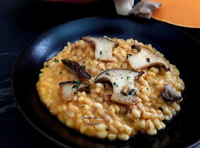Orzo con zucca e funghi