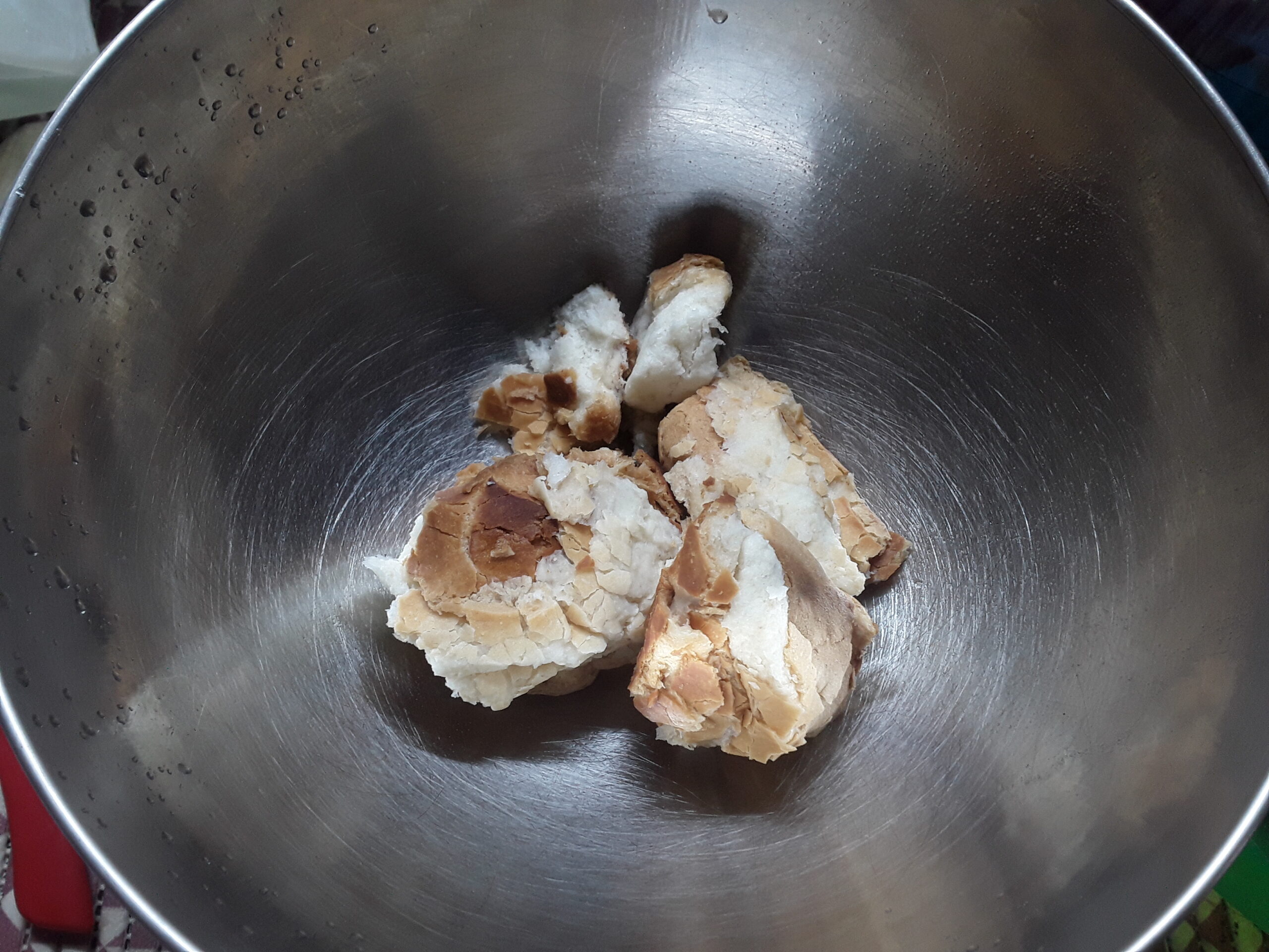 Pane ammorbidito e strizzato