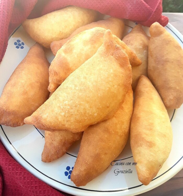 Panzerotti con impasto con patate