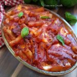 Pasta al forno con la salsiccia