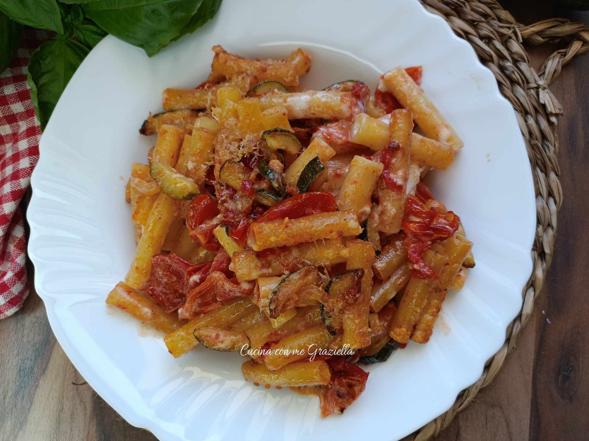 Pasta al forno estiva con zucchine e pomodorini
