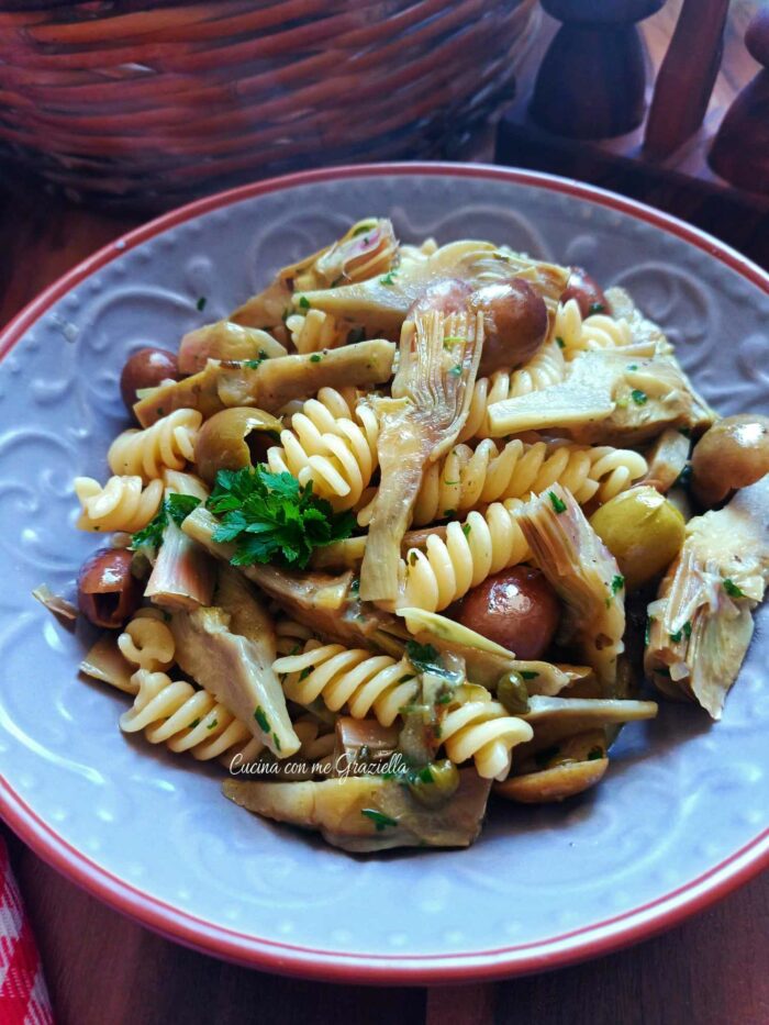 Pasta con carciofi oliva e capperi Pasta con carciofi oliva e capperi