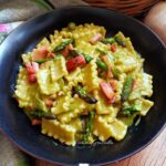 Pasta con crema di asparagi e speck