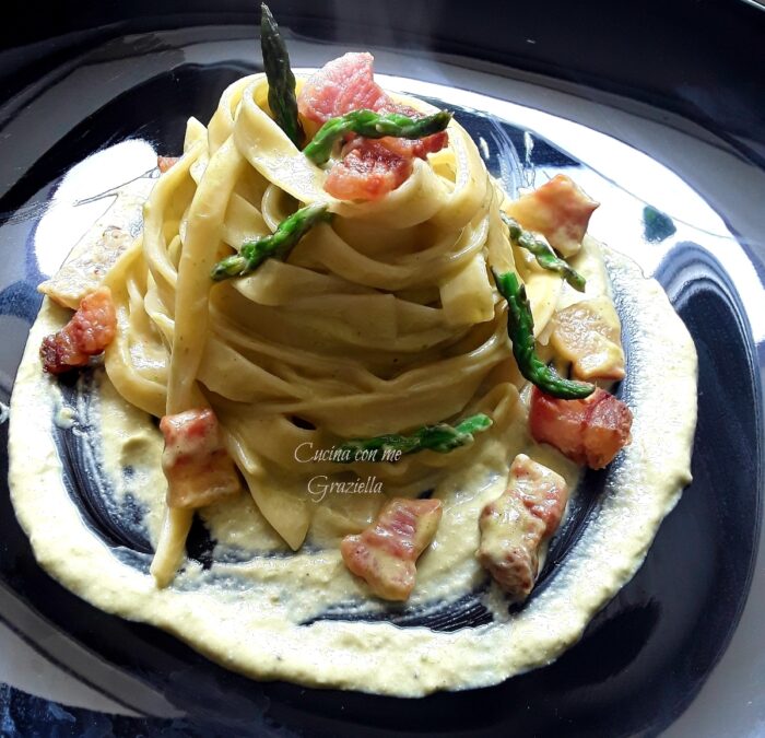 Pasta con crema di asparagi e guanciale croccante