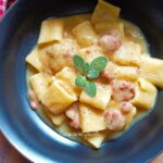 Pasta con crema di patate e salsiccia