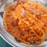 Pasta con crema di peperoni e pancetta