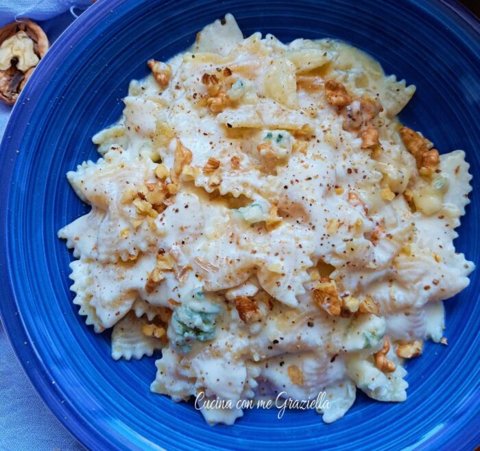Pasta con crema di ricotta gorgonzola e noci