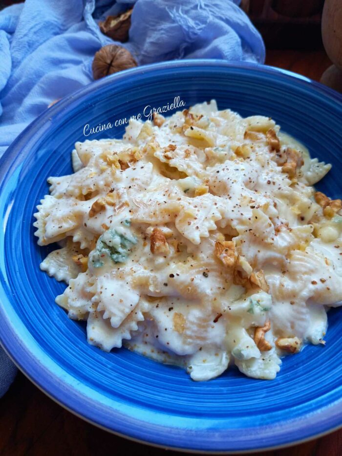 pasta con crema di ricotta gorgonzola e noci