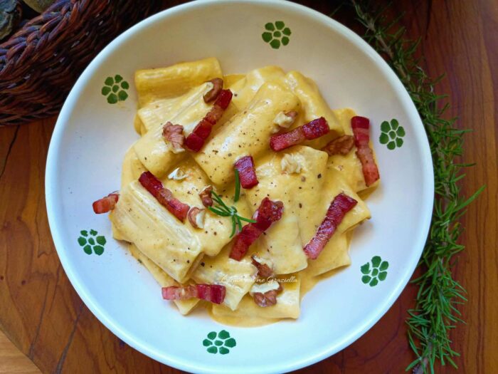 Pasta con crema di zucca e ricotta con pancetta