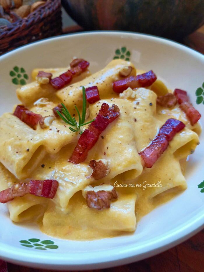 Pasta con crema di zucca e ricotta con pancetta