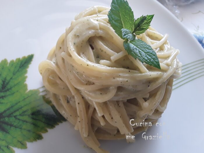 Pasta con crema di zucchine e philadelphia