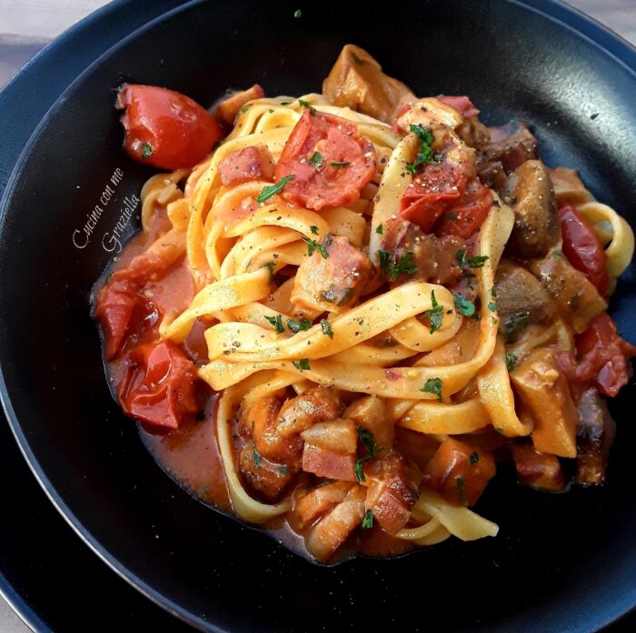 Pasta con funghi porcini e pancetta croccante Pasta con funghi porcini e pancetta croccante