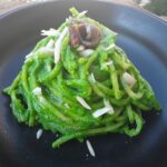 Pasta con pesto di rape e mandorle