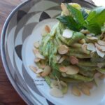 Pasta con pesto di zucchine e ricotta