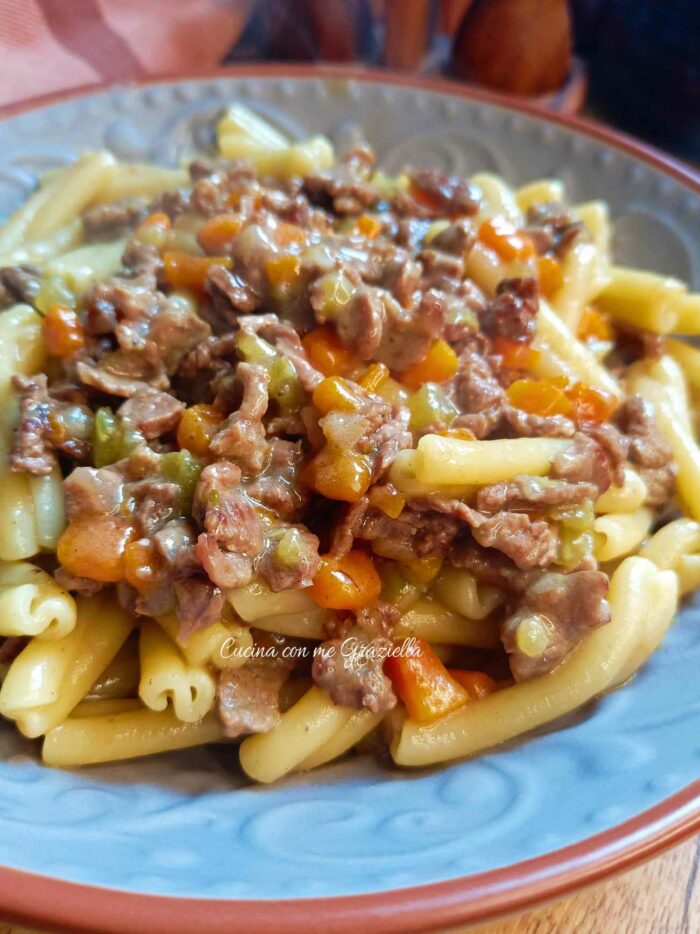 Pasta con ragù bianco 