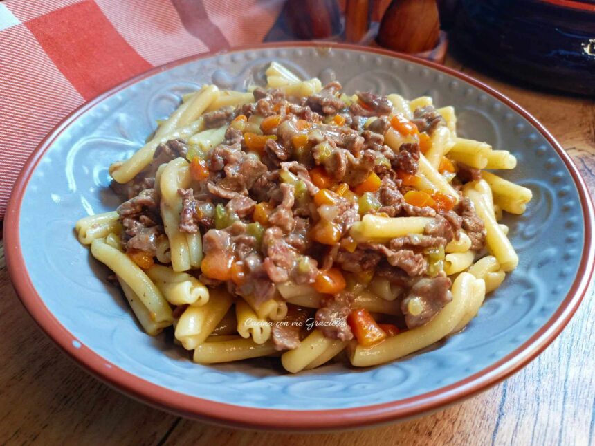Pasta con ragù bianco