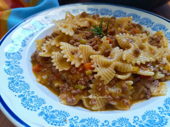 Pasta con ragù di carne e zucca
