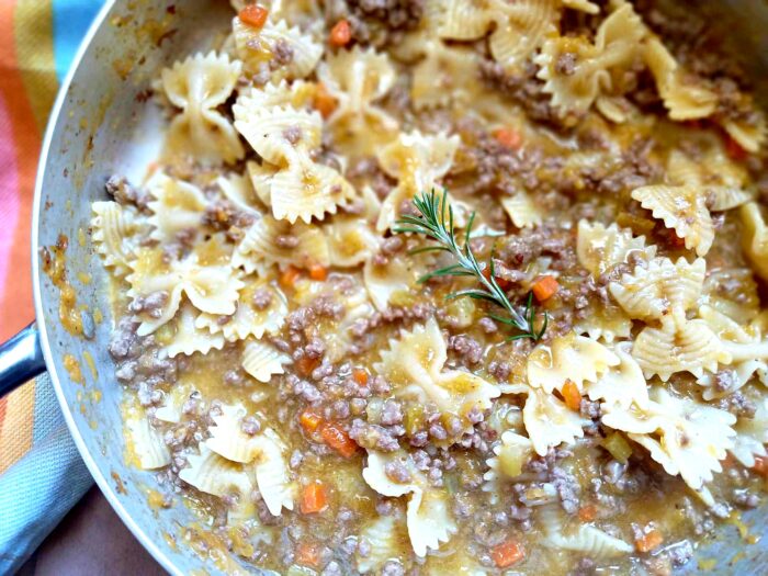 Pasta con ragù di carne e zucca 