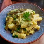 Pasta e carciofi con crema di ricotta e zafferano