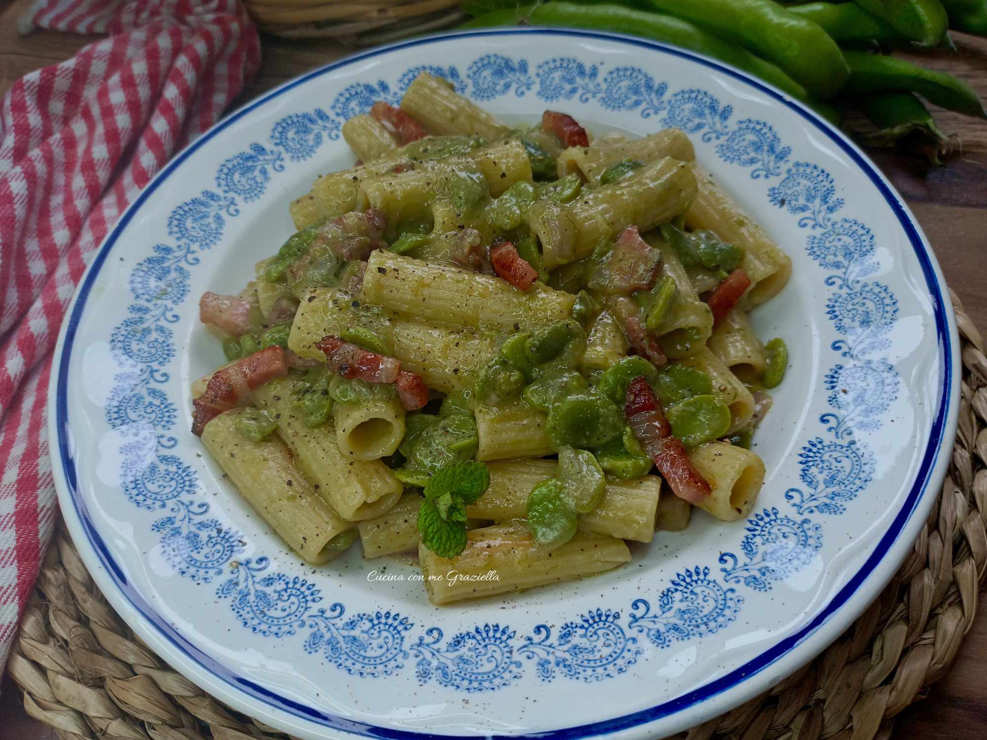 Pasta fave pancetta e pecorino
