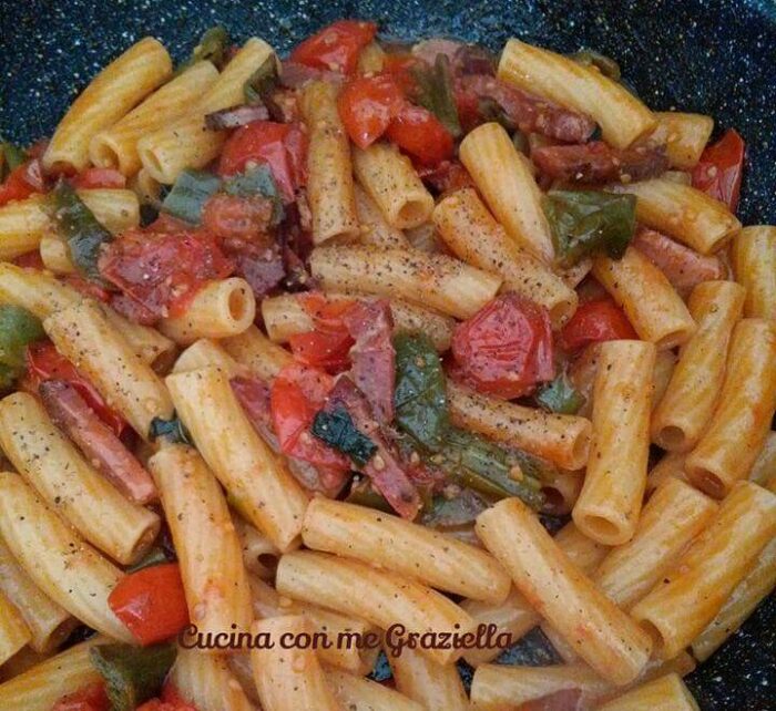 Pasta friggitelli e speck
