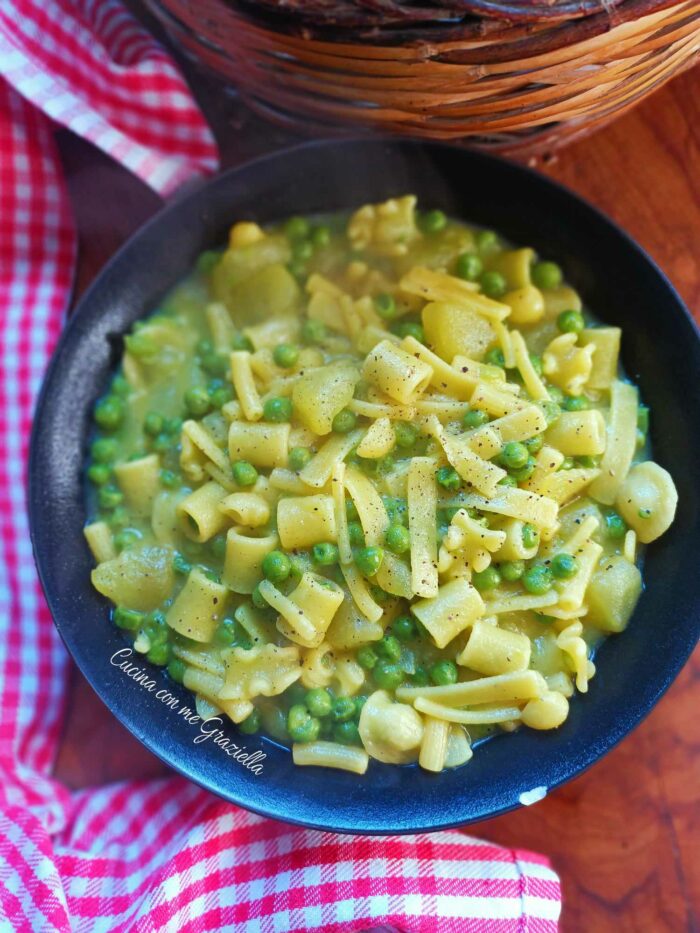 Pasta patate e piselli 