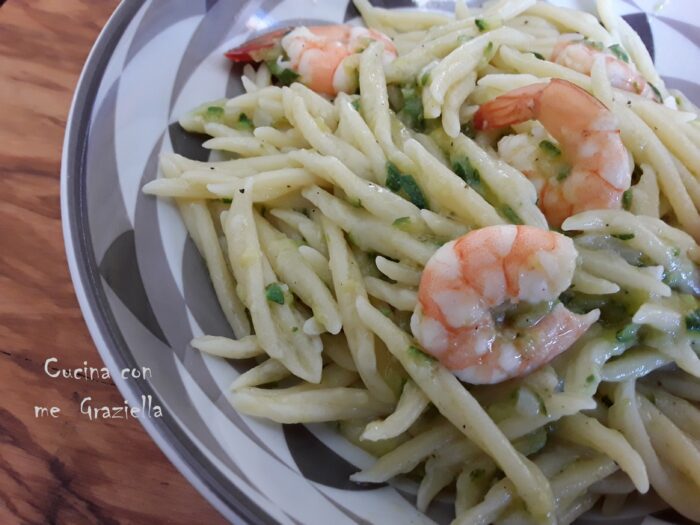 Pasta risottata con zucchine e gamberetti