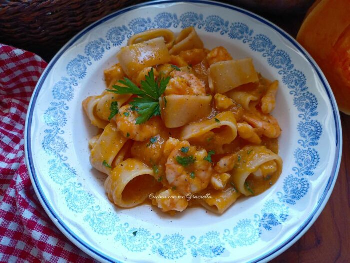Pasta con zucca e gamberetti