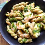 pasta integrale con zucchine e gamberetti