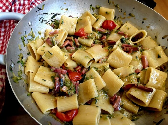 Pasta zucchine e speck