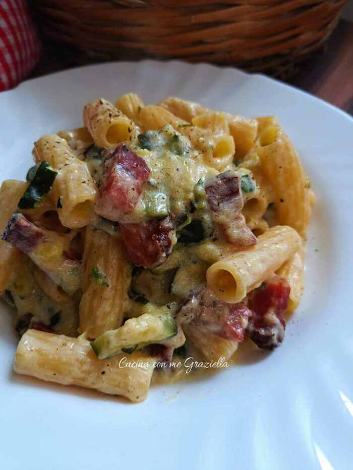 Pasta zucchine philadelphia e pancetta 